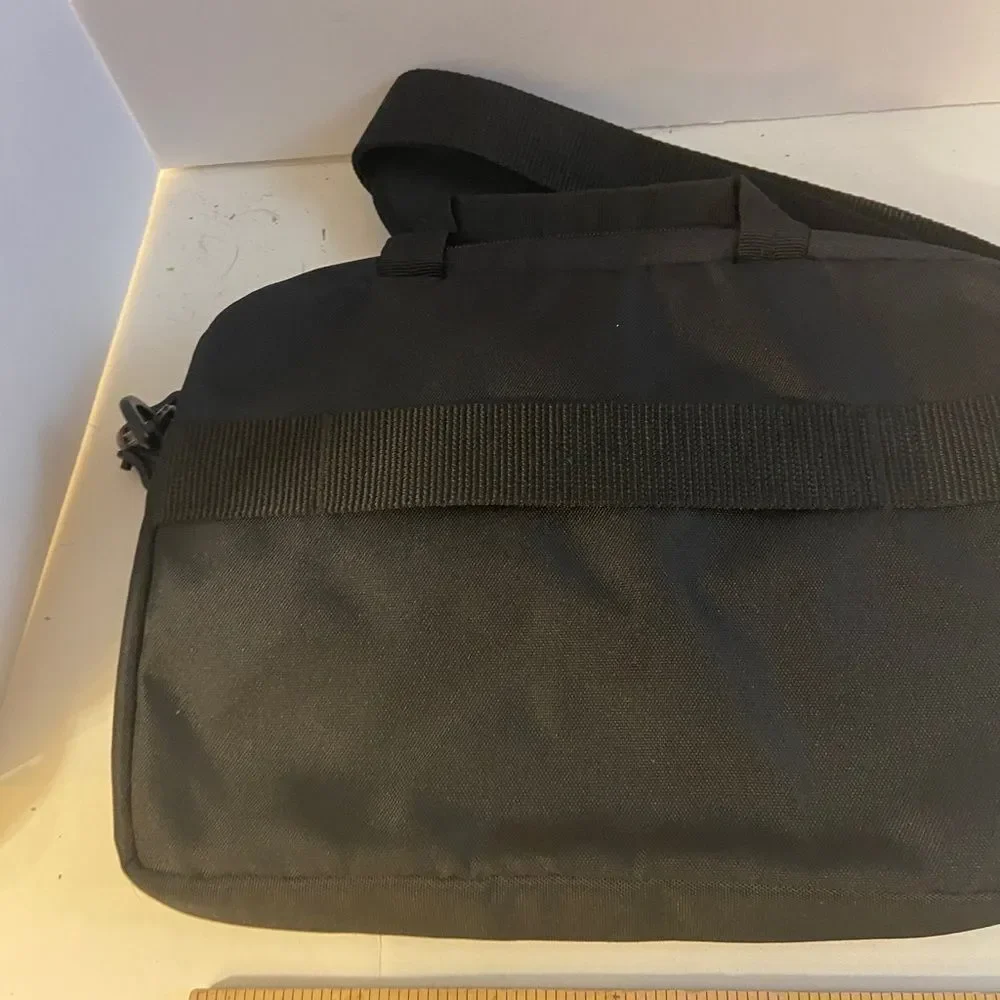 Amazon‎ basic padded zipper tablet bag 11x9”